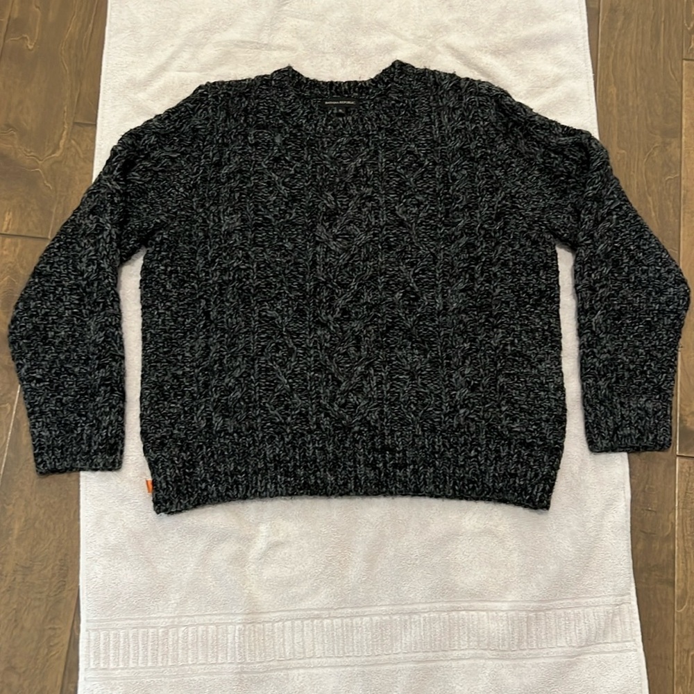 Woman’s Banana Republic Sweater in XL